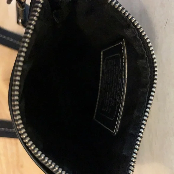 Vintage Stylish Coach Grey Black C Logo Leather Tag - Picture 12 of 15